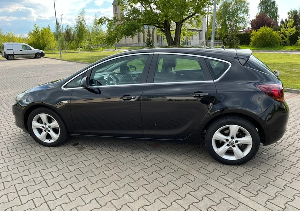Opel Astra cena 16900 przebieg: 210000, rok produkcji 2009 z Radom małe 232